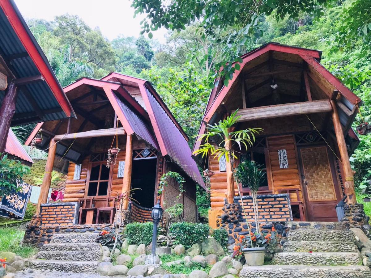 Lucky Bamboo'Bungalows-Resto And Orangutan Jungle Trekking Tours Bukit Lawang Exterior photo